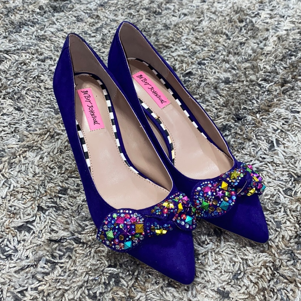 Betsey Johnson purple heels Axle sz 8.5